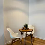 Sunshine Getaway - Stylish In The Heart Of