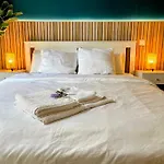 아파트 Sunshine Getaway - Stylish In The Heart Of