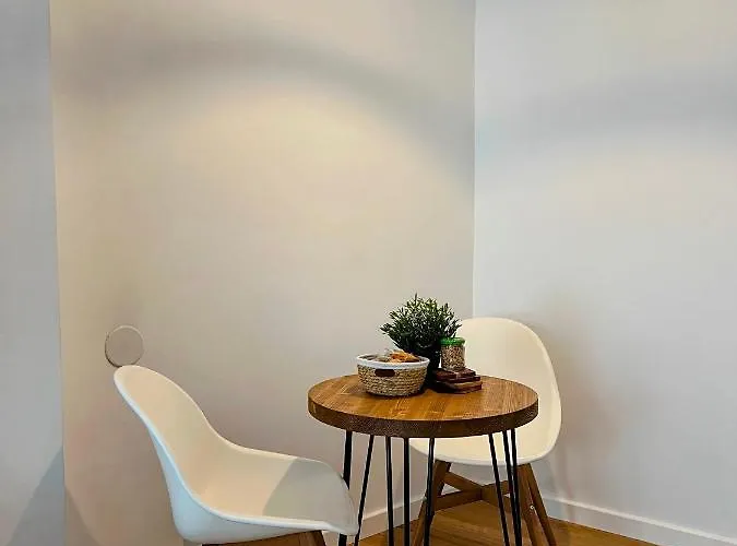 Sunshine Getaway - Stylish In The Heart Of